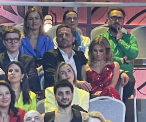 Tak Kaczorowska i Rogacewicz zachowywali się na ramówce TVP. Najpierw obejmował, a potem nurkował pod krzesło!