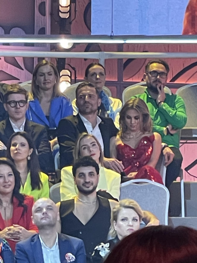 Tak Kaczorowska i Rogacewicz zachowywali się na ramówce TVP. Najpierw obejmował, a potem nurkował pod krzesło!