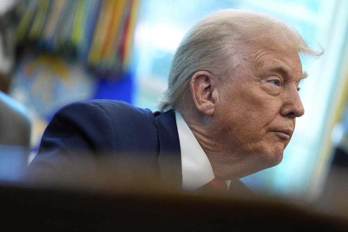 Przygotowania do spotkania Putin-Trump w bazie sił powietrznych USA na Alasce