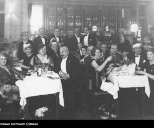 Sylwester w Warszawie sprzed lat. Tak stolica witała dawniej Nowy Rok