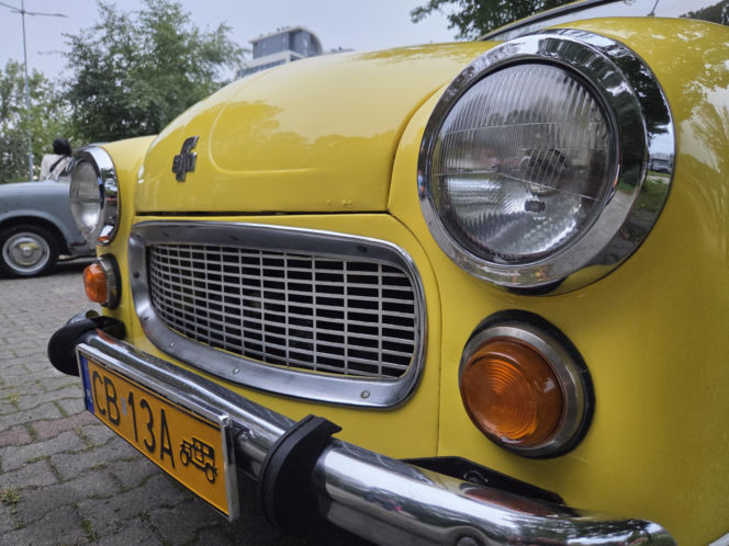 Prawdziwe motoryzacyjne perełki pod Torbydem! Bydgoskie Klasyki Nocą znów zachwyciły