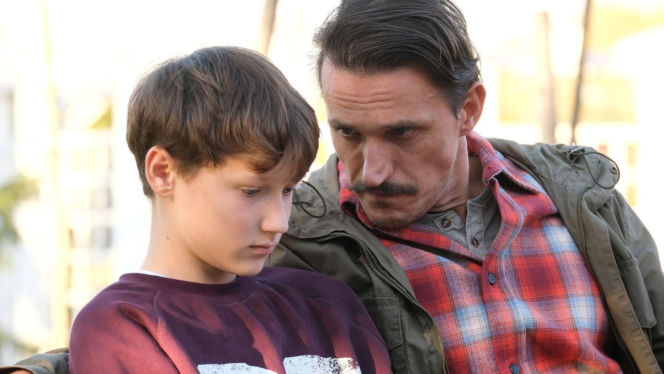 M jak miłość, odcinek 1921: Ojczym Franka pobije go przed szkołą! Tak zmusi bezbronnego chłopca, żeby okradł Dorotę - ZWIASTUN