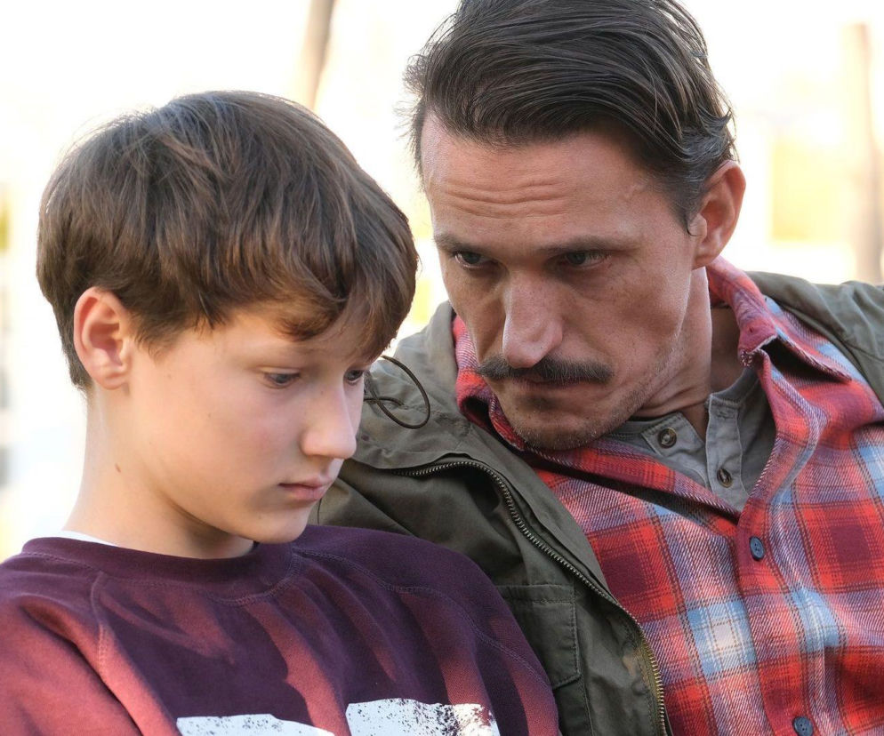 M jak miłość odc. 1921. Franek (Jarosław Śmigielski), jego ojczym (Marcin Sitek)