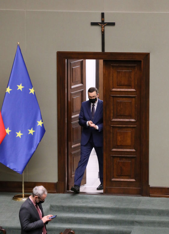 Premier w Sejmie o walce z koronawirusem