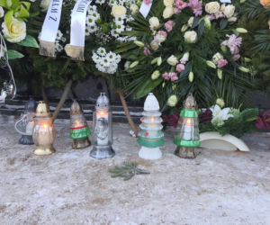 Pogrzeb ofiar wypadku pod Tarczynem. Anielka i Jaś spoczną z mamusią w jednym grobie