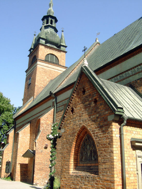 To jedno z najpiękniejszych miast w województwie małopolskim. Kiedyś było wsią, która należała do biskupów krakowskich