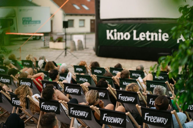 "Nigdy w życiu!" pod gołym niebem! Zapraszają Lidl Polska i Kino Letnie Alesto