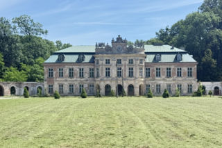 Jurajski Wersal wciąż czeka na ratunek. Co kryje rezydencja, którą zachwycił się król Stanisław August Poniatowski?