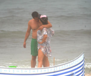 KATARZYNA CICHOPEK Z RODZINĄ NA PLAŻY