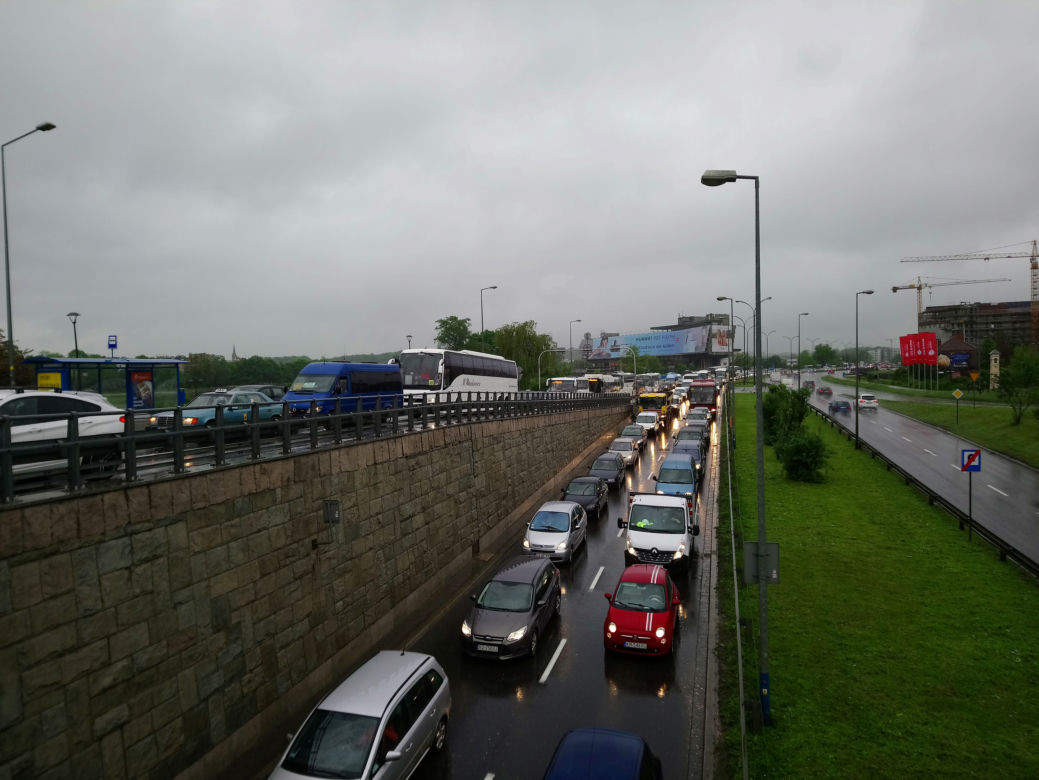 Kraków znów sparaliżowany: zalane ulice i armagedon na drogach