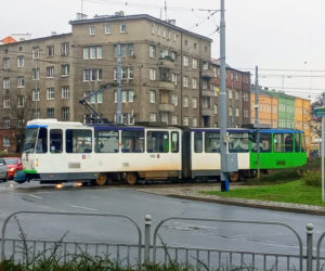 Dlaczego tramwaje jeżdżą tyłem? Dziwne manewry na Rondzie Giedroycia