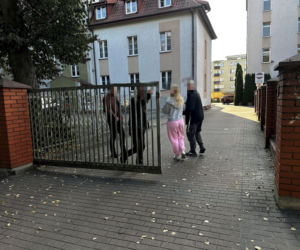Jakub miał dziś urodziny. Chwycił nóż i zaczął atakować. Był cichy, nie rzucał się w  oczy