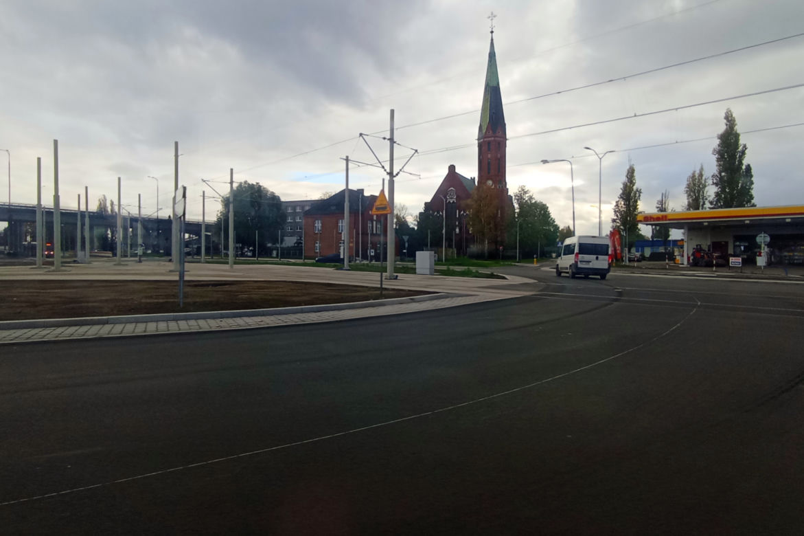 Przy Rondzie Portowców montowane są ekrany dźwiękochłonne