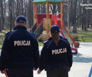 Policjanci czujni w dobie epidemii. Tak patrolują ulice miast Śląska i Zagłębia [ZDJĘCIA]