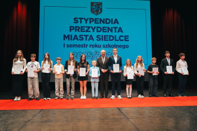 Najzdolniejsi uczniowie odebrali stypendia Prezydenta Miasta Siedlce