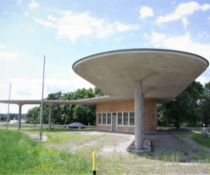 Stacja w duchu modernizmu. Projekt: architekt Friedrich Tamms