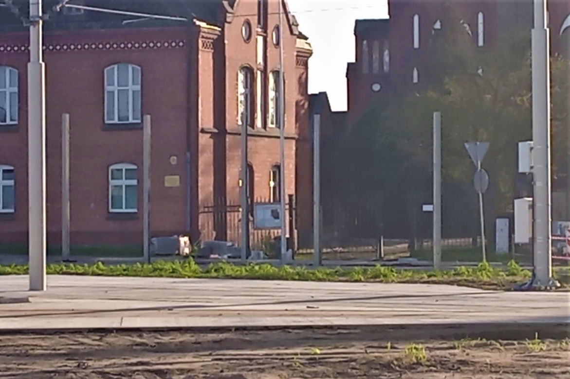 Przy Rondzie Portowców montowane są ekrany dźwiękochłonne