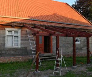Drewniany dom w Jazowej na Żuławach - zabytek z 1887 r. odzyskał blask po pożarze