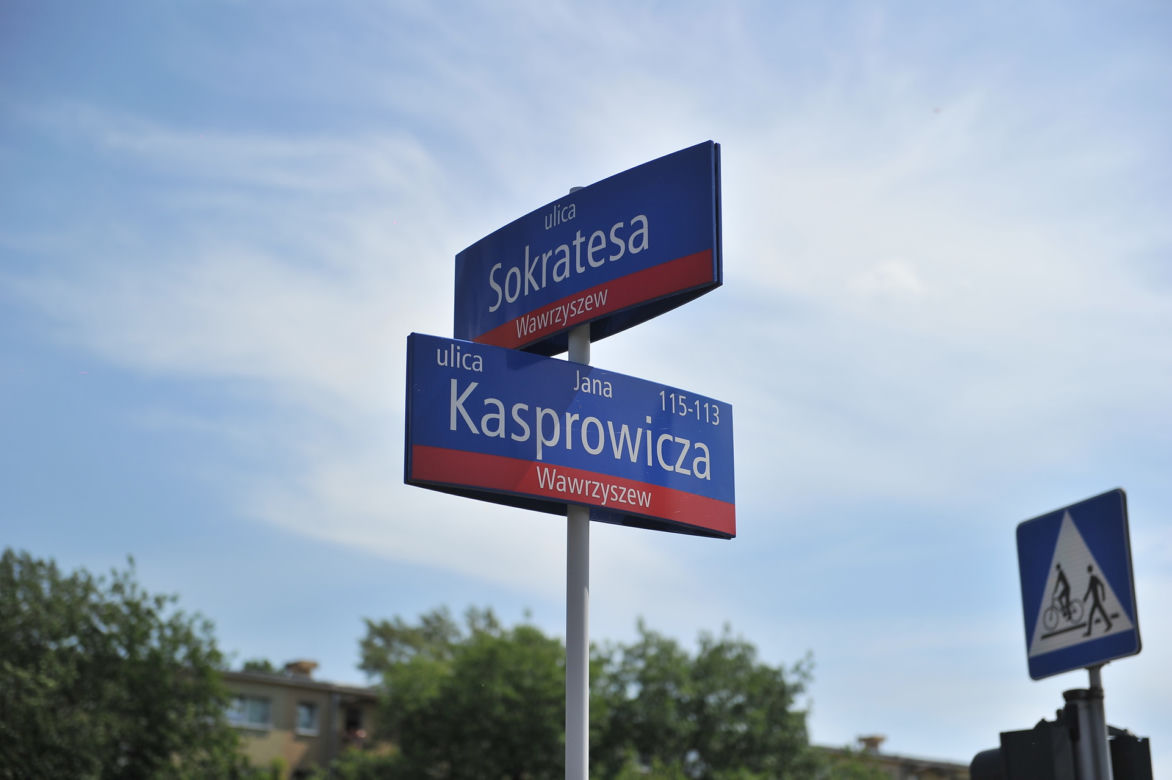 Wypadek na Sokratesa. Saab huknął w taksówkę, auto dachowało