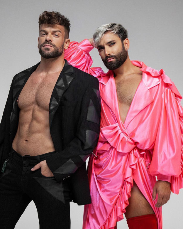 Conchita Wurst założyła tak krótką sukienkę, że powypadały jej ZWISAJĄCE JĄDRA