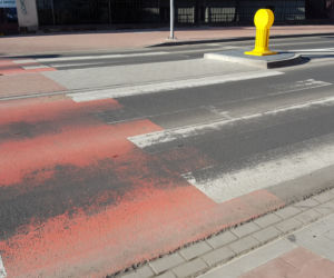 Miasto zapewnia, że to nie była fuszerka. Wiosną poprawione zostaną pasy na ul. Lipowej