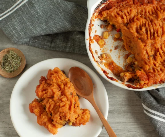 Słodkie ziemniaki w roli głównej! Zdrowsza wersja klasycznej zapiekanki pasterskiej