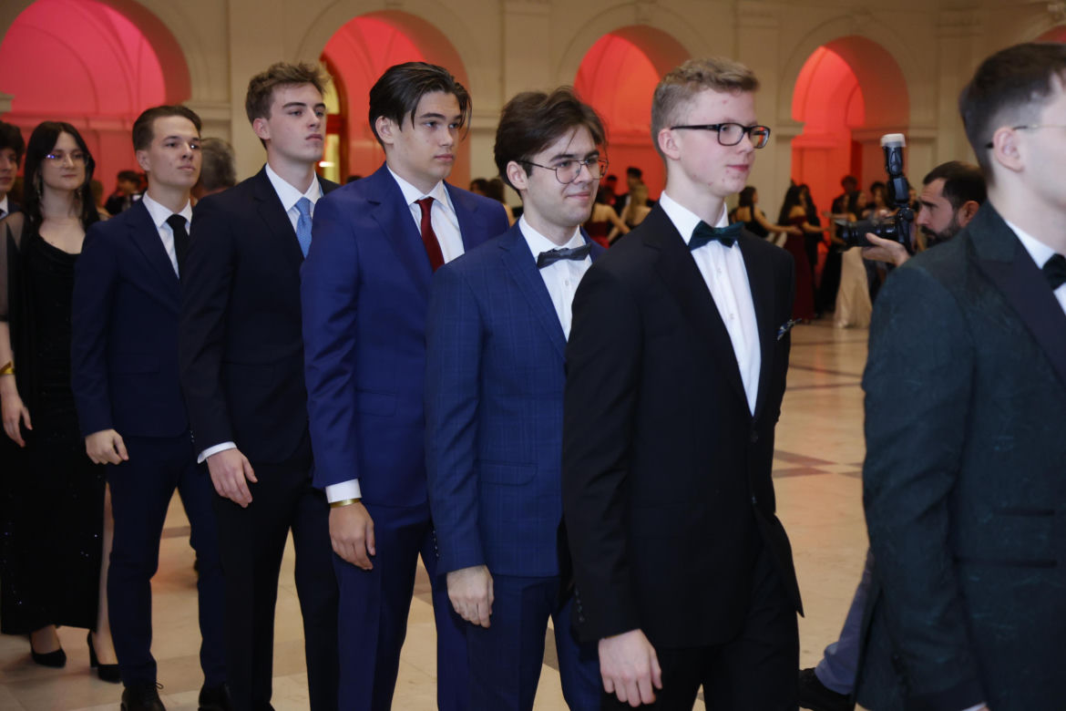Studniówka 2024 XXXVII LO im. Jarosława Dąbrowskiego - zdjęcia