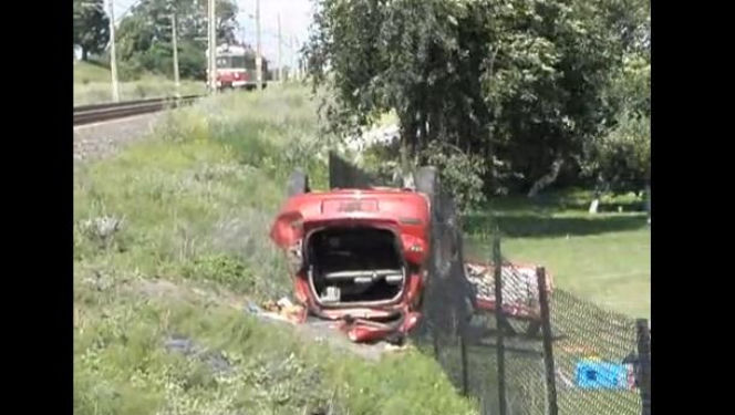 TWIERDZIŃ: Samochód nauki jazdy wjechał pod pociąg. ZGINĘŁA 18-letnia KURSANTKA