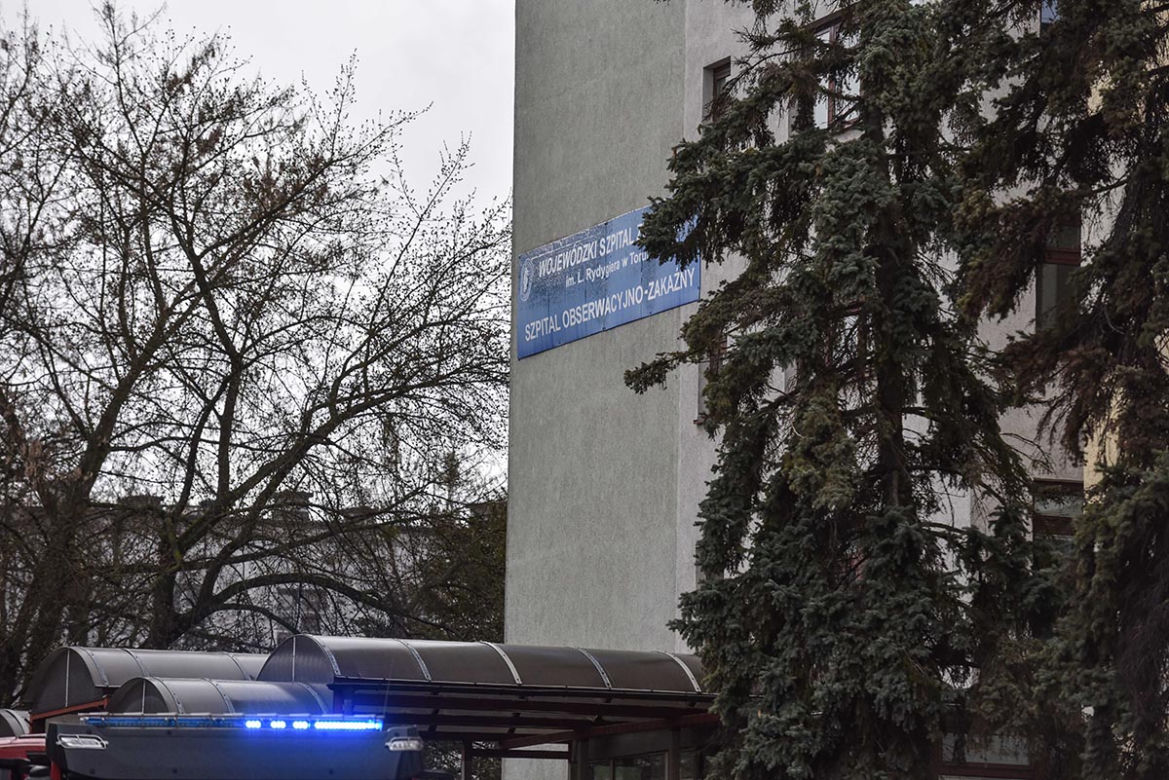 Walczyła z koronawirusem, osierociła trójkę dzieci