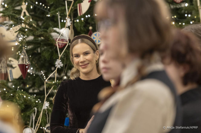 W Pałacu Prezydenckim już święta. Marta Nawrocka z rodziną ubierała choinkę