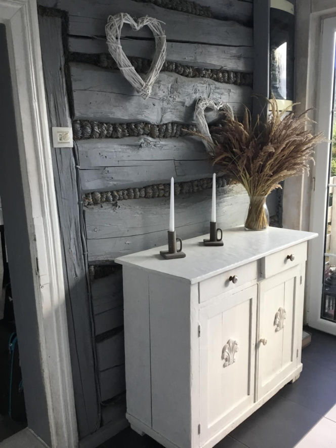 Remont drewnianej chaty w Bełdnie