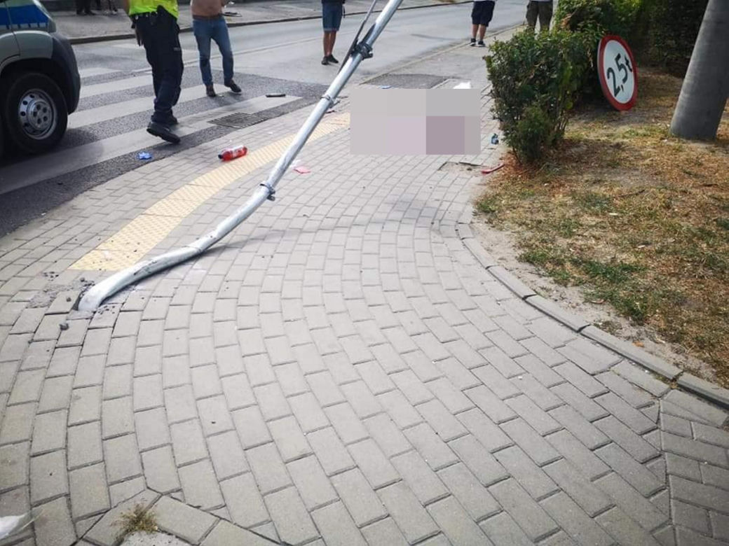 Dramat w Bydgoszczy! Nie żyje pieszy uderzony przez znak drogowy! [ZDJĘCIA]