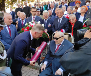 Wręczenie nominacji generalskiej płk. Zdzisławowi Baszakowi w Tarnowie