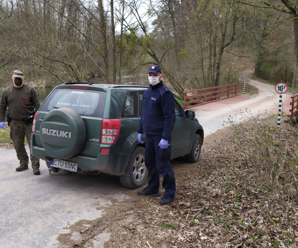 Koronawirus. Policja i straż leśna patrolują lasy