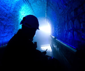 Przetrwał górniczą katastrofę. Resztkami sił stukał w rury