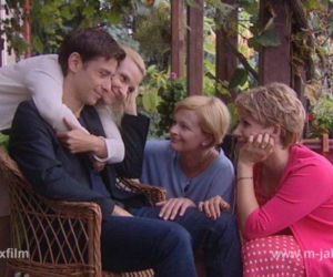 M jak miłość odc. 881. Marek (Kacper Kuszewski), Małgosia (Joanna Koroniewska), Marta (Dominika Ostałowska), Marysia (Małgorzata Pieńkowska)