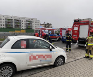 Pijany wsiadł za kółko. Zderzył sie z krawężnikiem