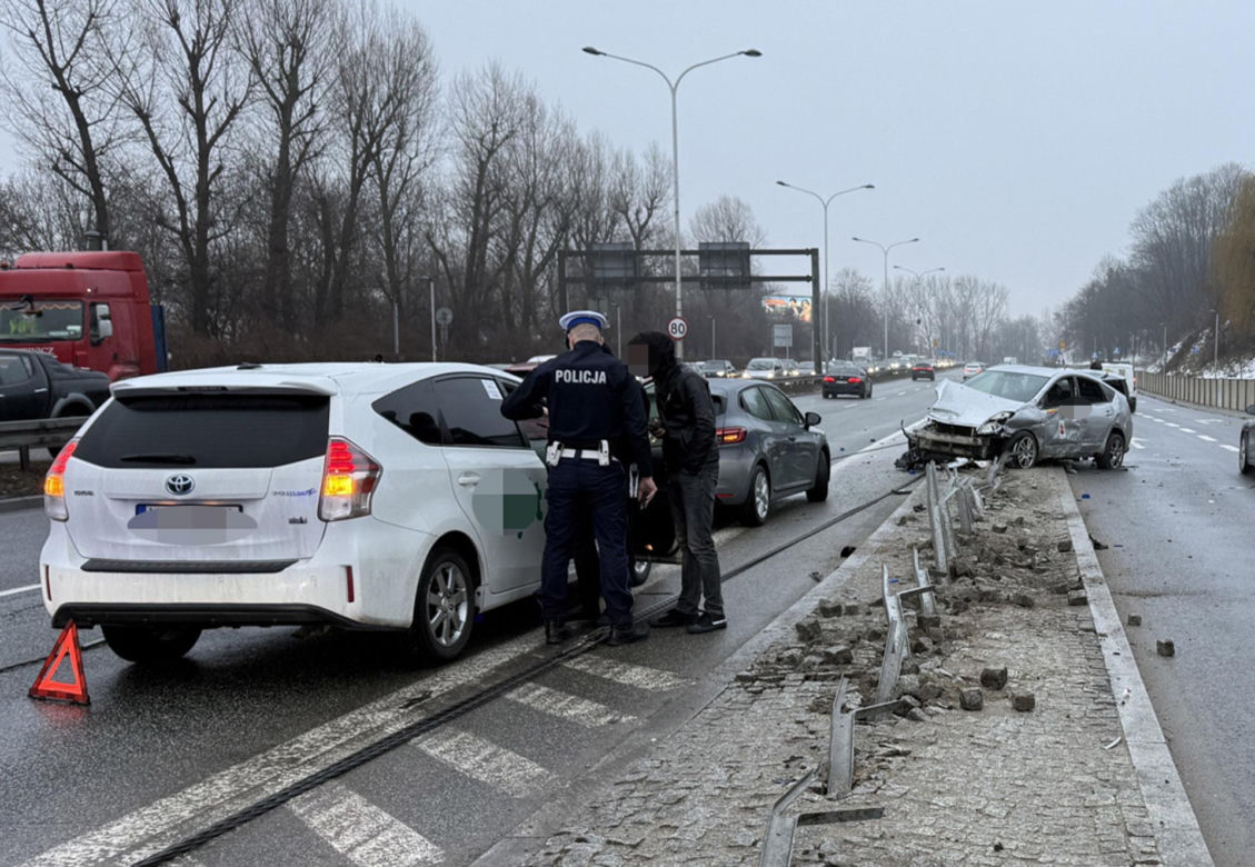 Stalowe liny wychłostały przejeżdżające samochody