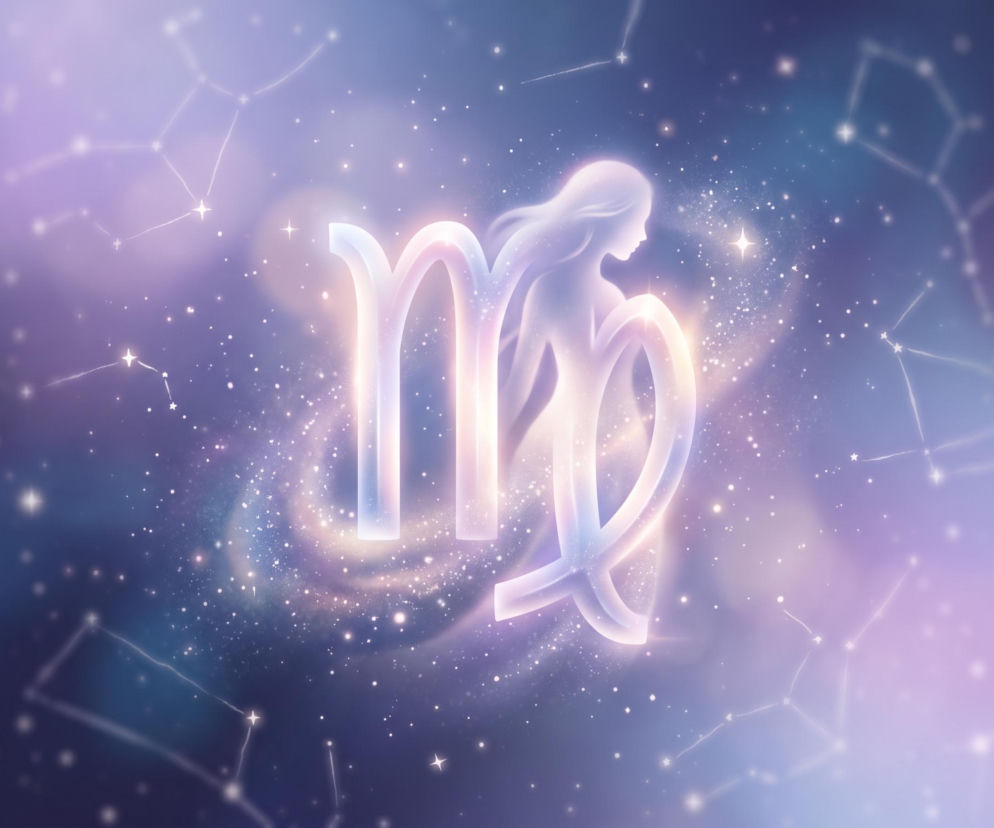 Świecący symbol znaku zodiaku Panna na tle rozgwieżdżonego kosmosu. O horoskopie dziennym przeczytasz w Eska.