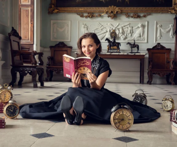 Siedem zegarów Agathy Christie - 2. sezon powstanie? Oto co wiemy o przyszłości serialu Netflixa