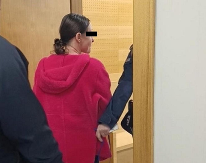 Wyrodna matka zgotowała Julce piekło. Latami wypalała jej kwasem rany na skórze!