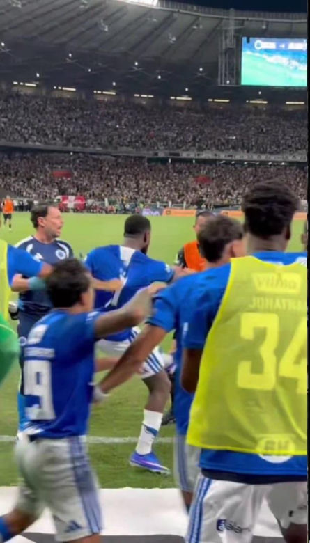 Burdy na meczu Cruzeiro - Atletico Mineiro