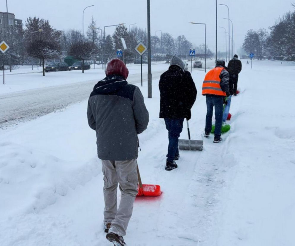 Wszyscy walczą ze śniegiem w Zamościu