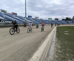 Rowerowa Stolica Polski - kręcili kilometry na stadionie w Lesznie
