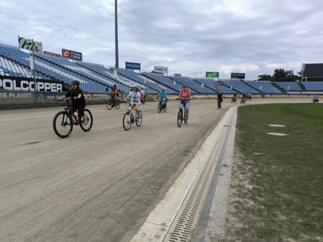 Rowerowa Stolica Polski - kręcili kilometry na stadionie w Lesznie