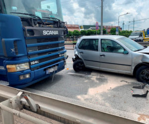  Tir staranował samochody w Błoniu