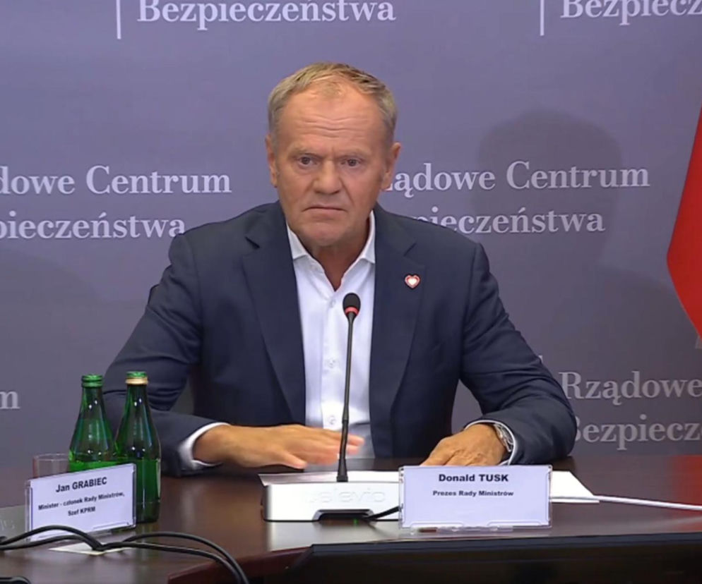 Premier Donald Tusk podczas posiedzenia Rządowego Centrum Bezpieczeństwa. O sytuacji na granicy przeczytasz w Eska.
