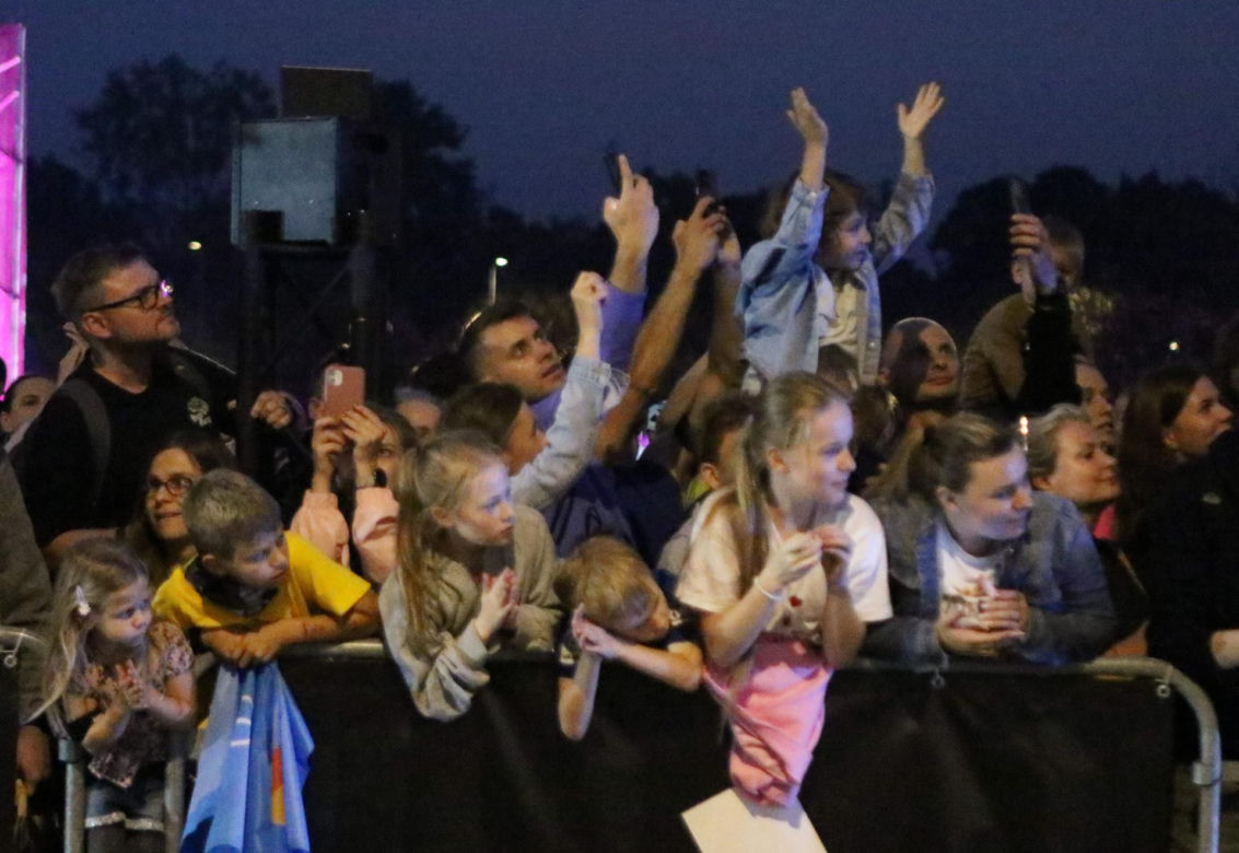 Tłumy wyszły w nocy na ulice. Ludzie klaskali, okrzykom nie było końca