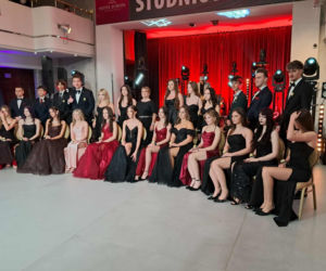 Tak bawili się maturzyści na studniówce skarżyskiego Erbla. Kreacje jak z czerwonego dywanu