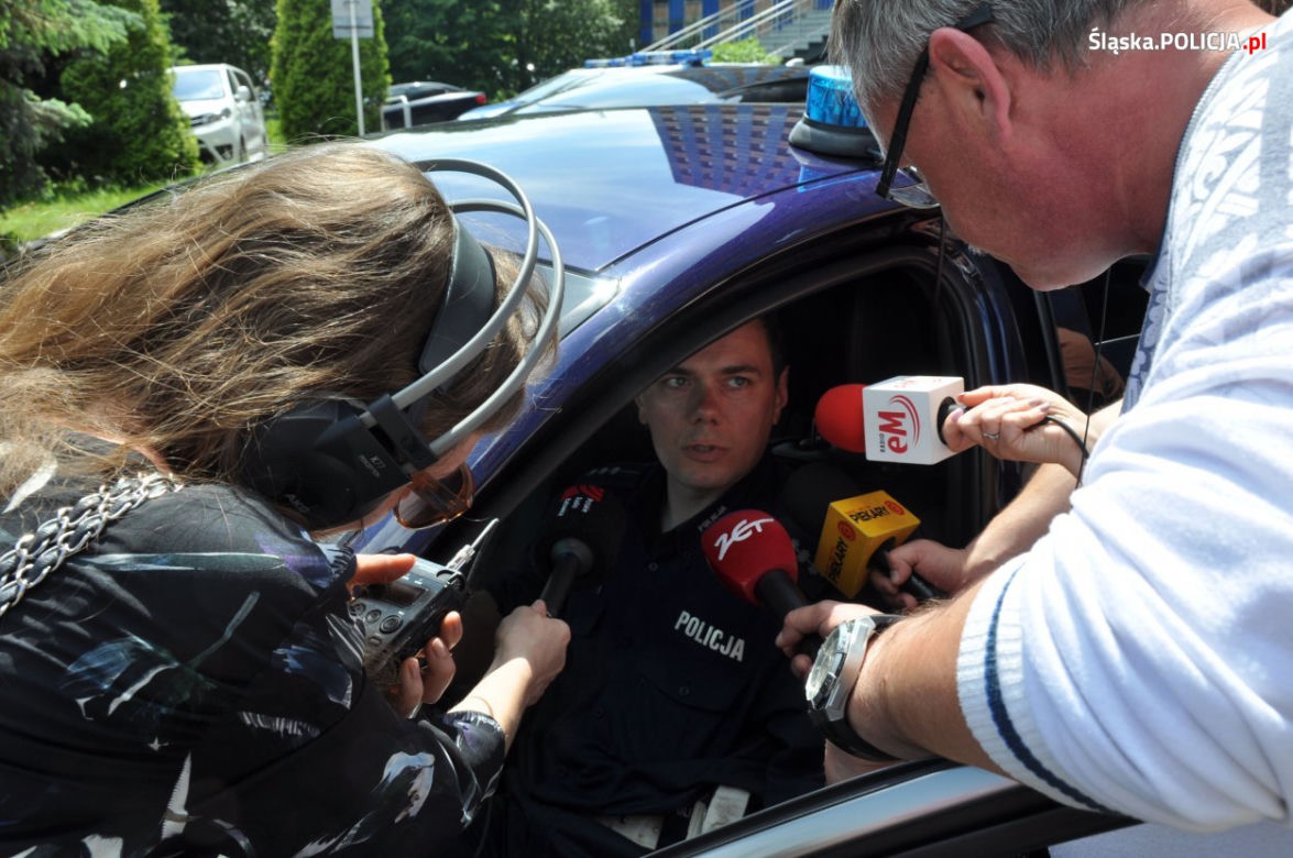 Śląska policja ma nowe radiowozy - hybrydowe Toyoty Corolle i szybkie Kie Stinger